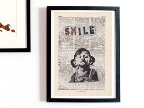 Banksy's SMILE - Druck auf antiquarischer Buchseite